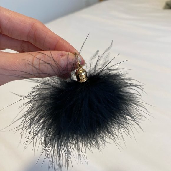 BNWT Jordyn G black feather earrings - Picture 2 of 3